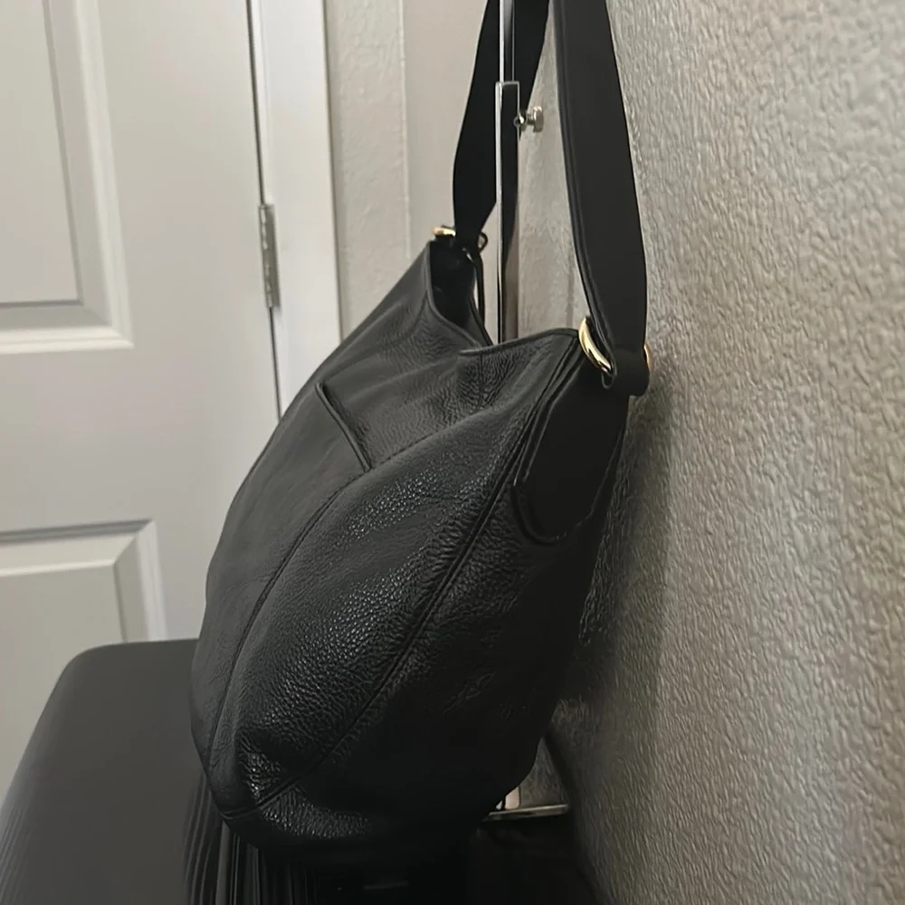 MICHAEL KORS BROOKE LARGE HOBO SHLDR LEATHER BLACK COLOR AND